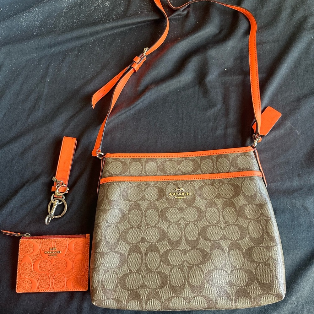 Coach Bag With Wallet And Key Chain - image 1